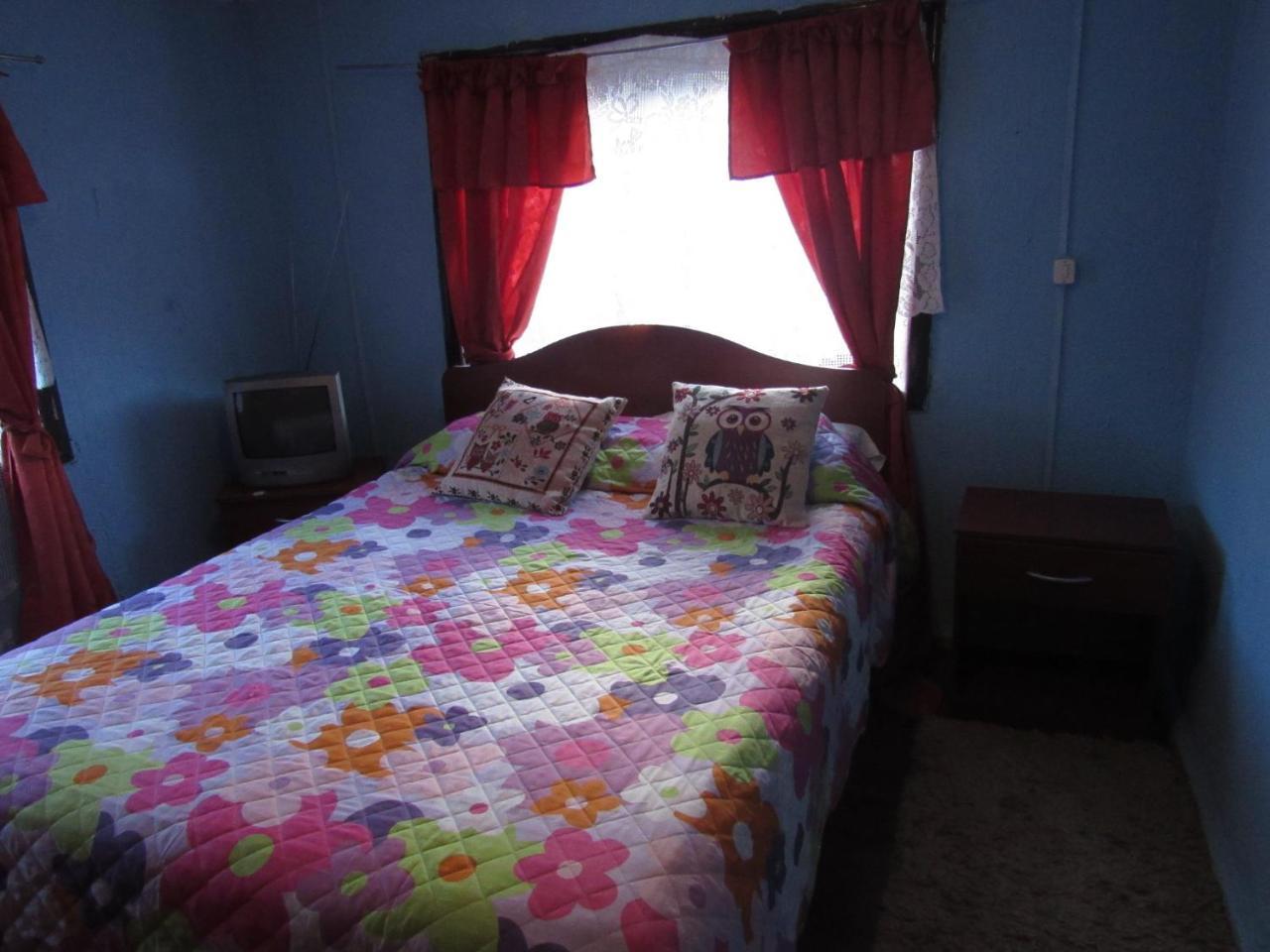 Hostal Y Cabanas Peumayen Puerto Guadal Esterno foto